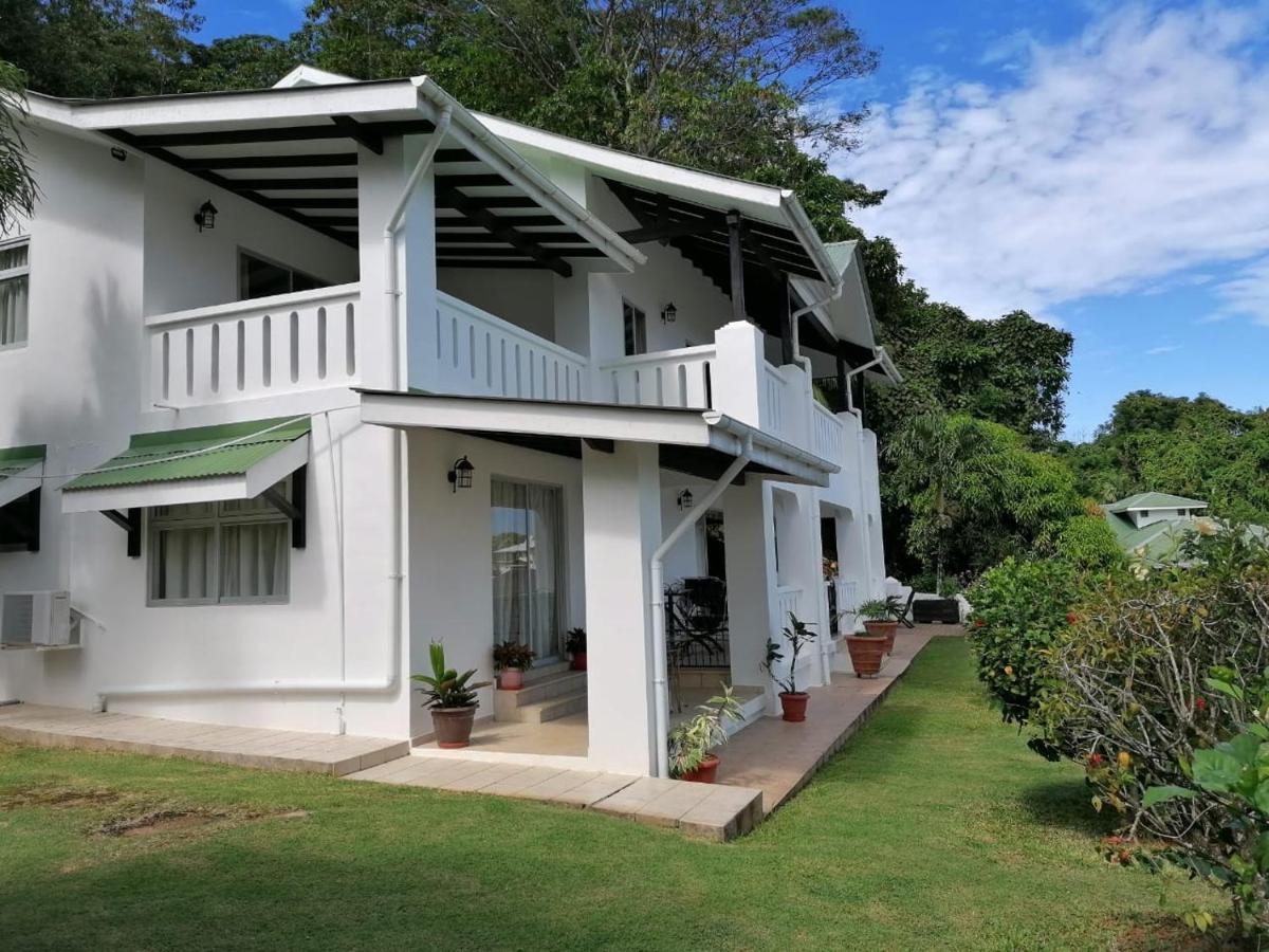 Bottle Palm Villa วิกตอเรีย ภายนอก รูปภาพ