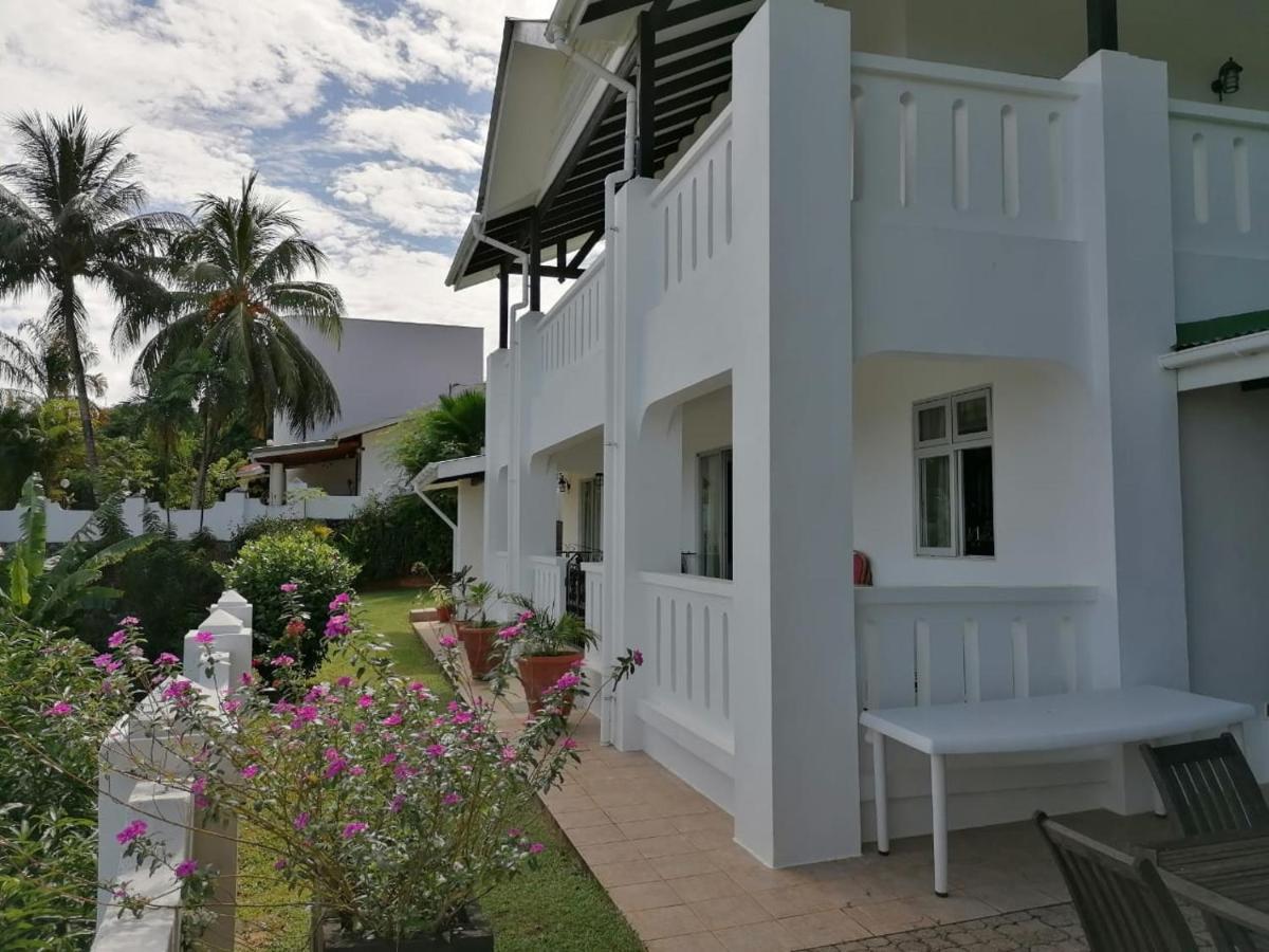 Bottle Palm Villa วิกตอเรีย ภายนอก รูปภาพ