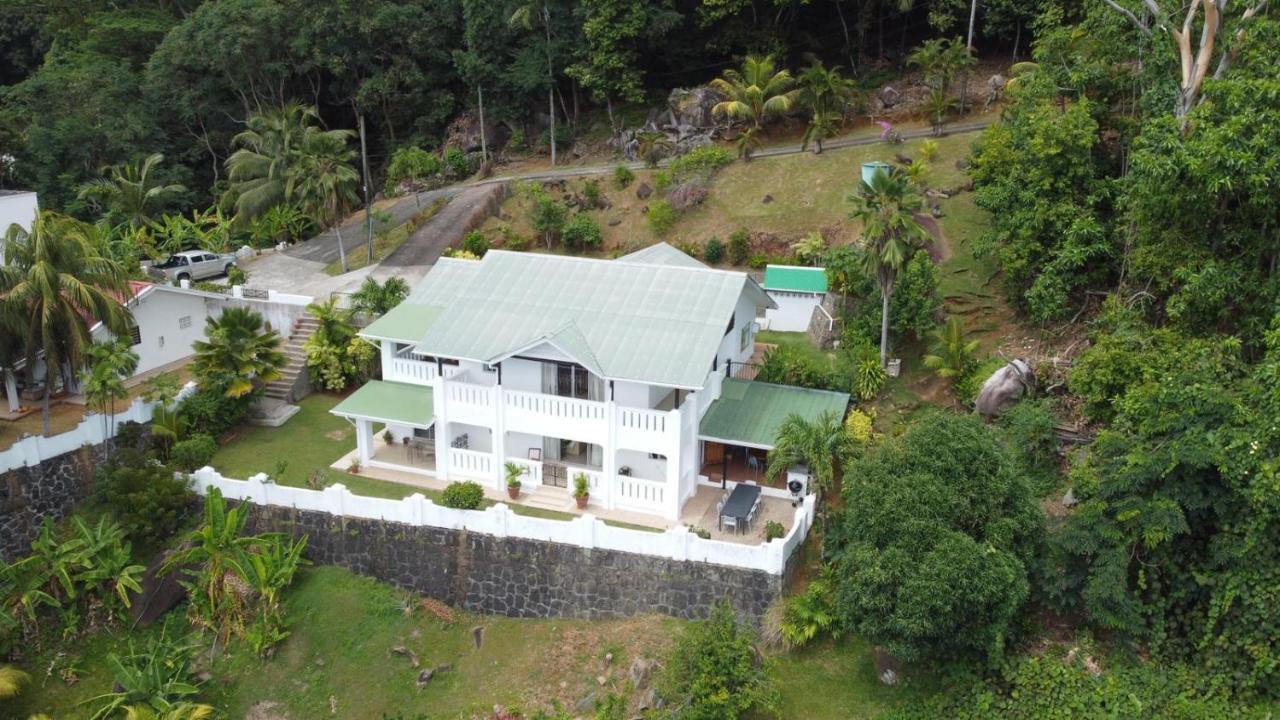 Bottle Palm Villa วิกตอเรีย ภายนอก รูปภาพ