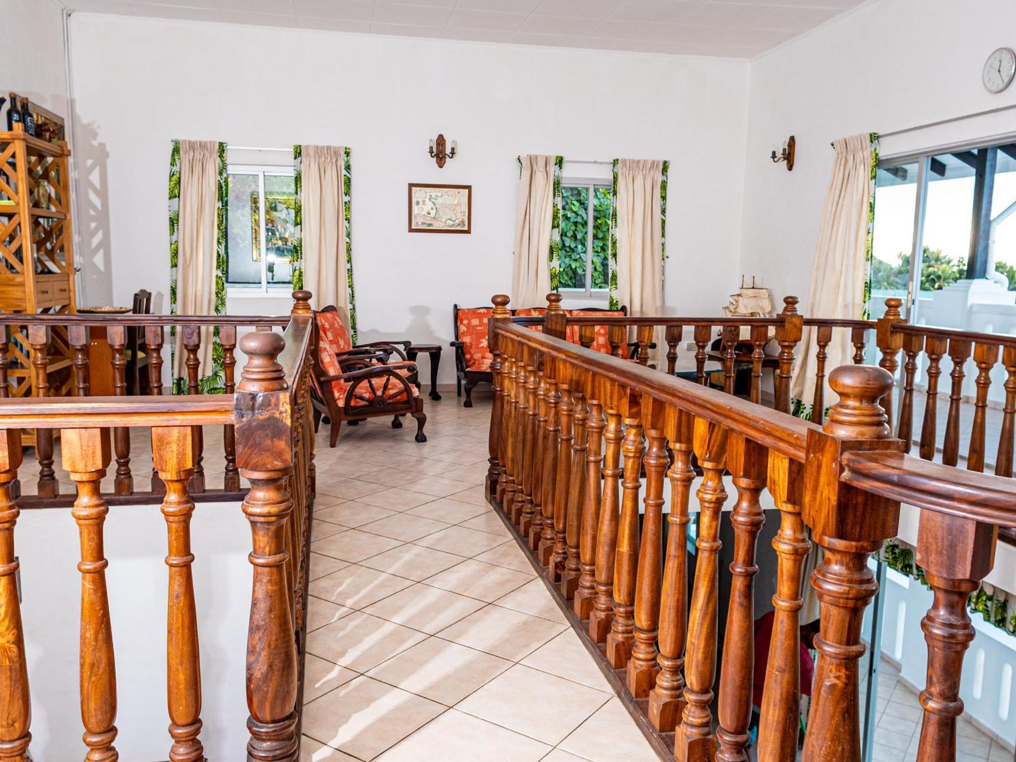 Bottle Palm Villa วิกตอเรีย ภายนอก รูปภาพ