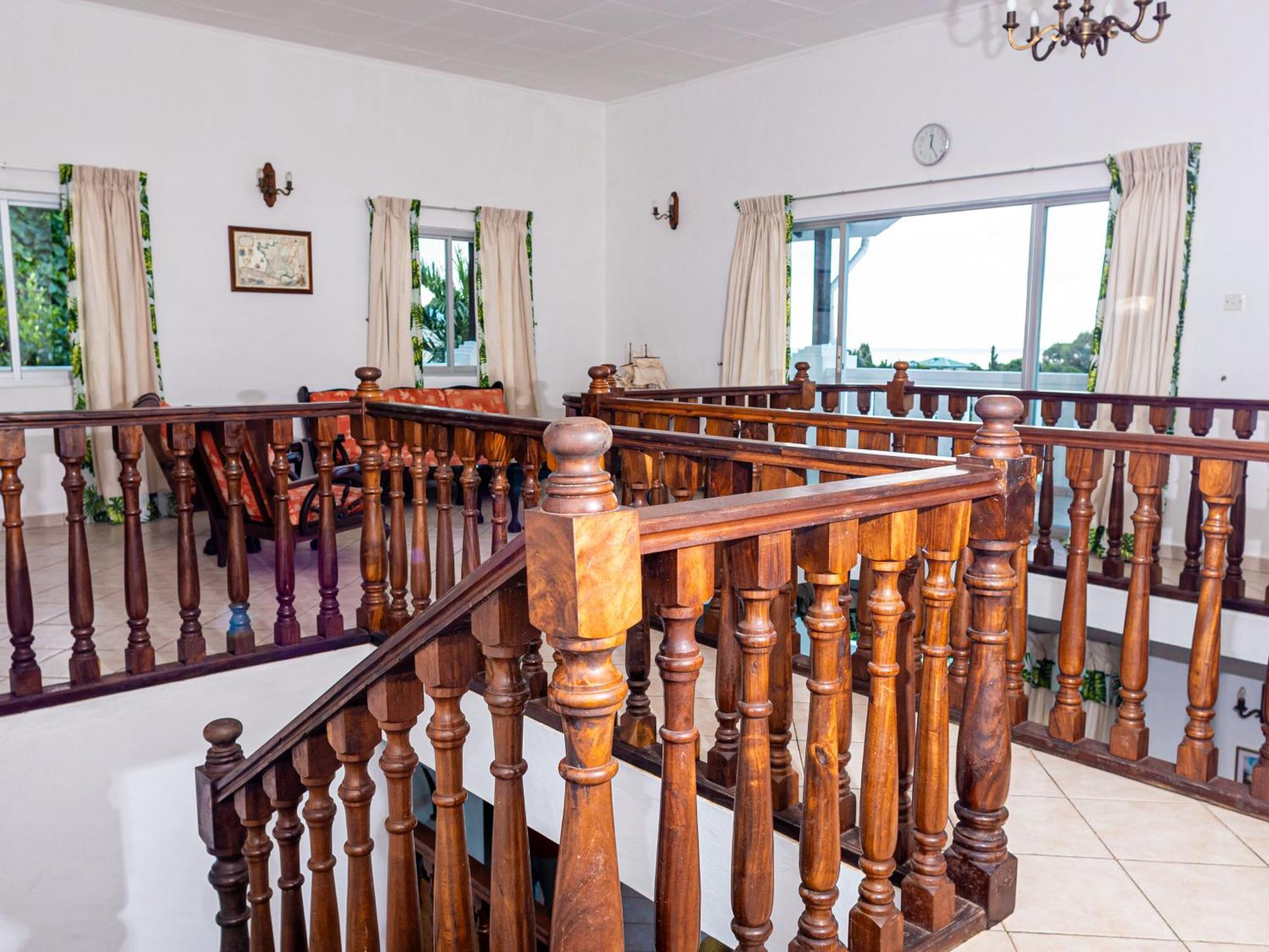 Bottle Palm Villa วิกตอเรีย ภายนอก รูปภาพ