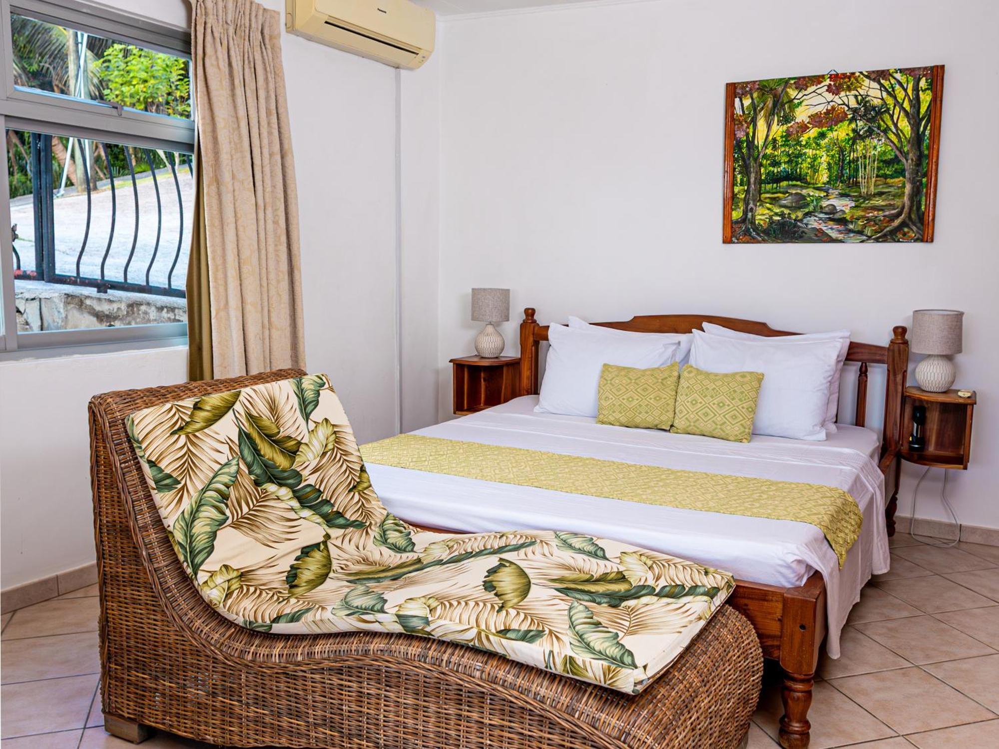 Bottle Palm Villa วิกตอเรีย ภายนอก รูปภาพ