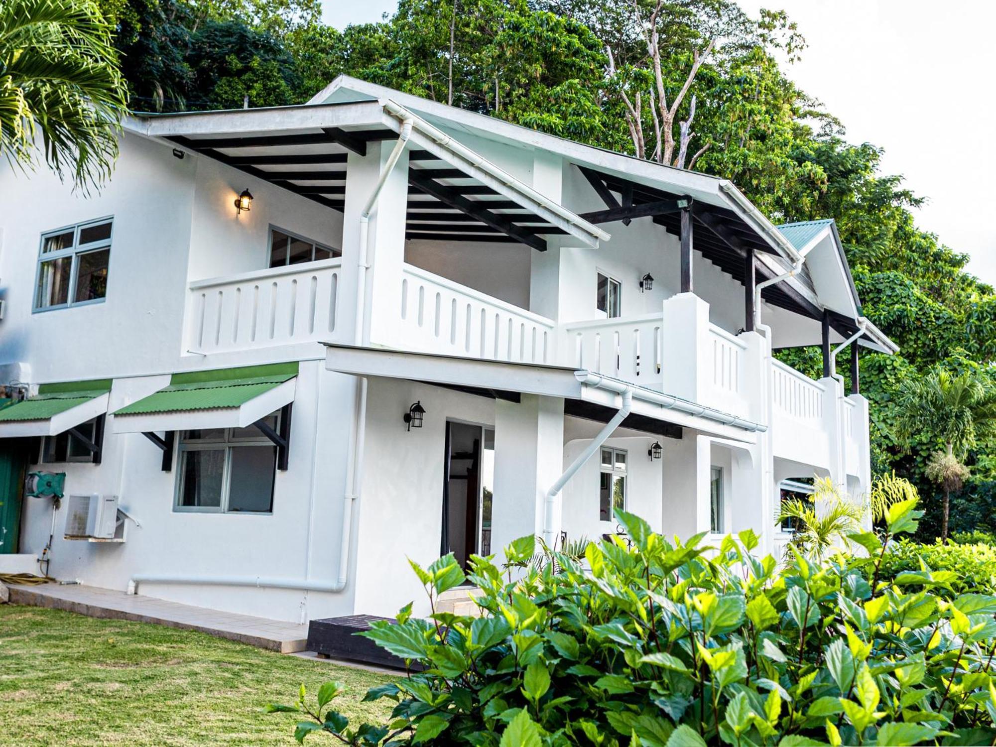 Bottle Palm Villa วิกตอเรีย ภายนอก รูปภาพ