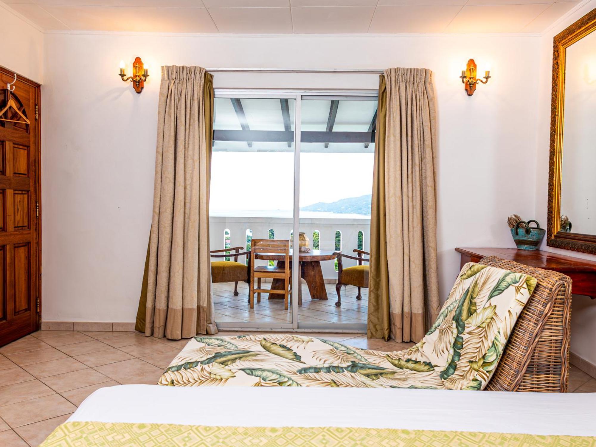 Bottle Palm Villa วิกตอเรีย ภายนอก รูปภาพ