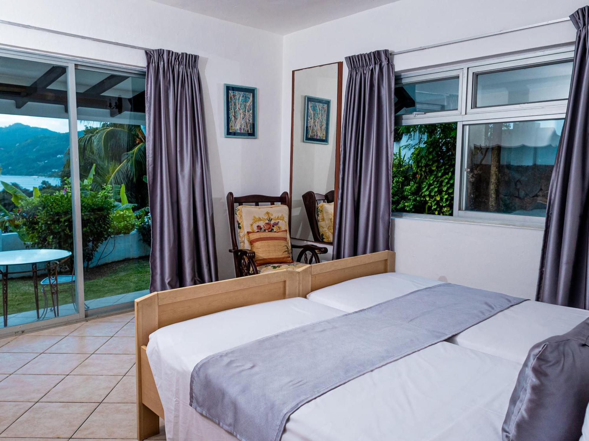 Bottle Palm Villa วิกตอเรีย ภายนอก รูปภาพ