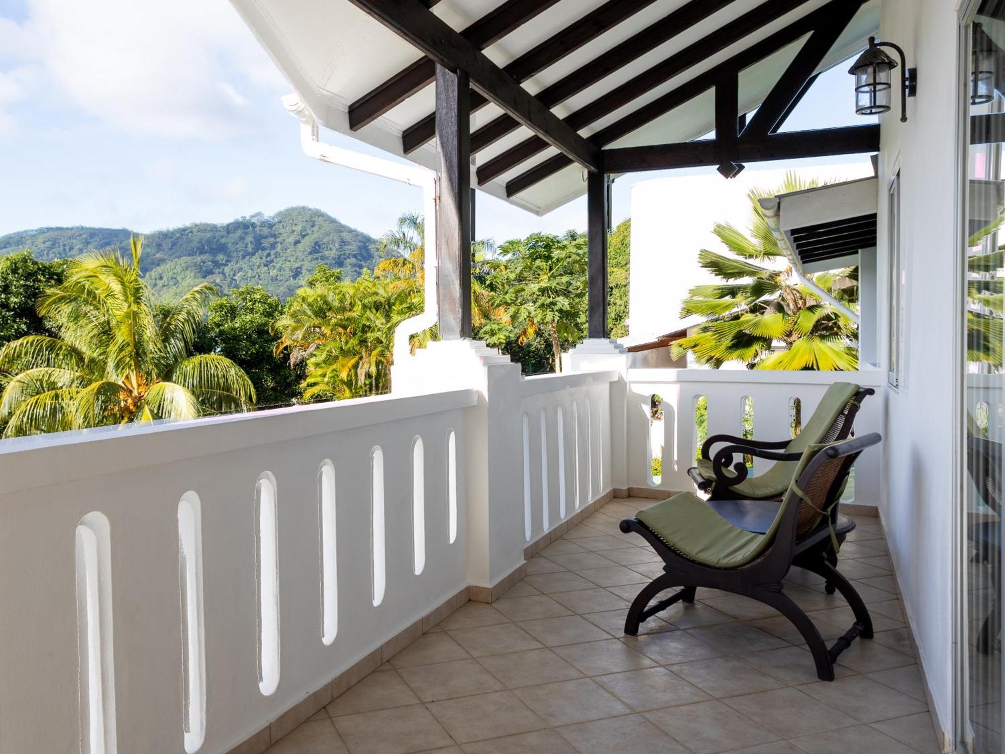 Bottle Palm Villa วิกตอเรีย ภายนอก รูปภาพ