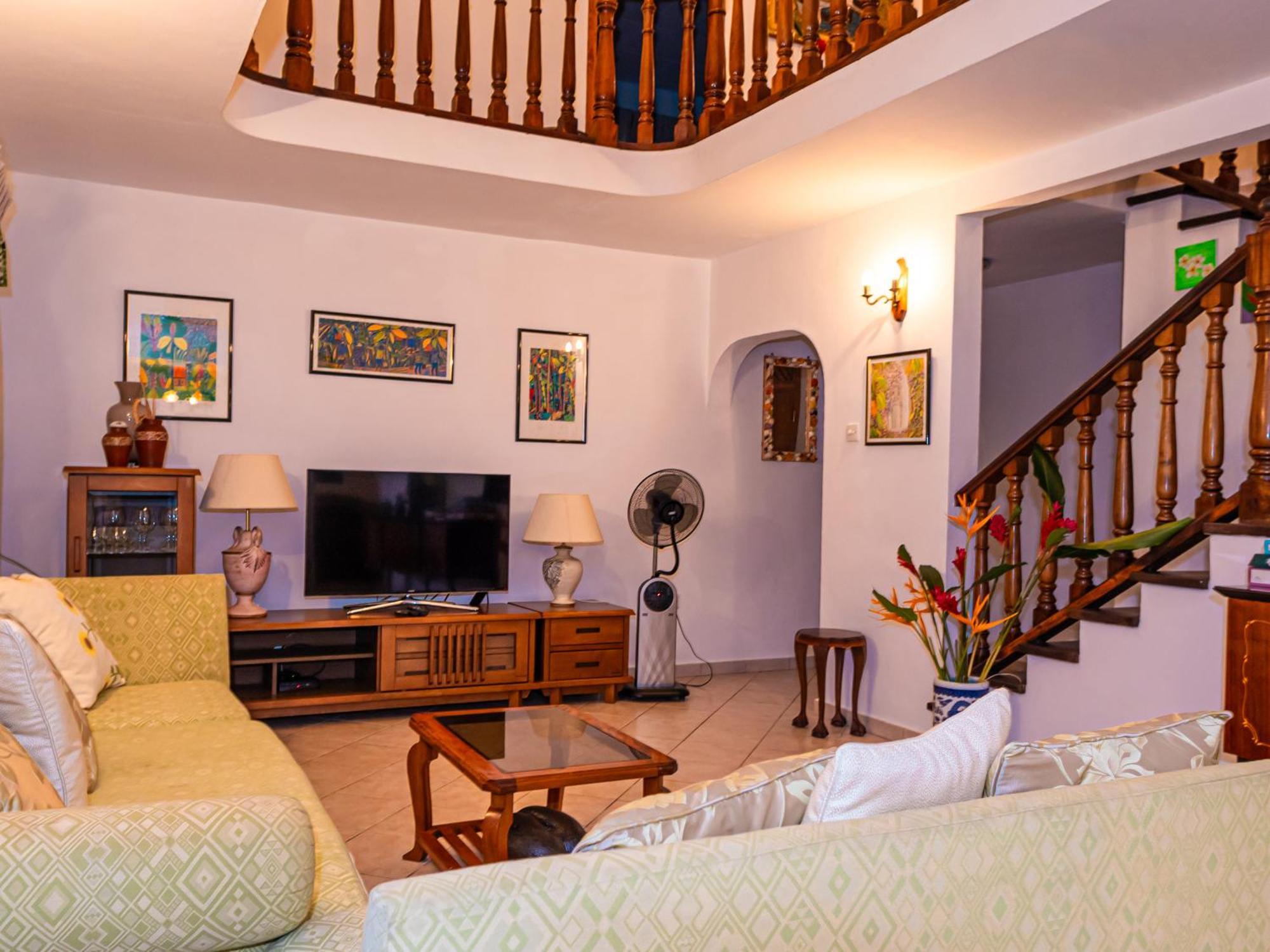 Bottle Palm Villa วิกตอเรีย ภายนอก รูปภาพ