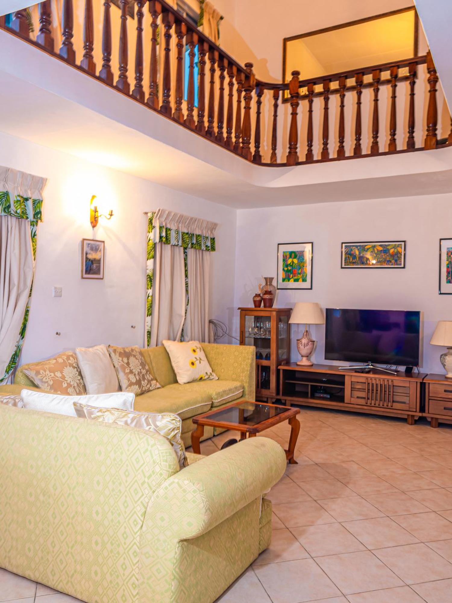 Bottle Palm Villa วิกตอเรีย ภายนอก รูปภาพ