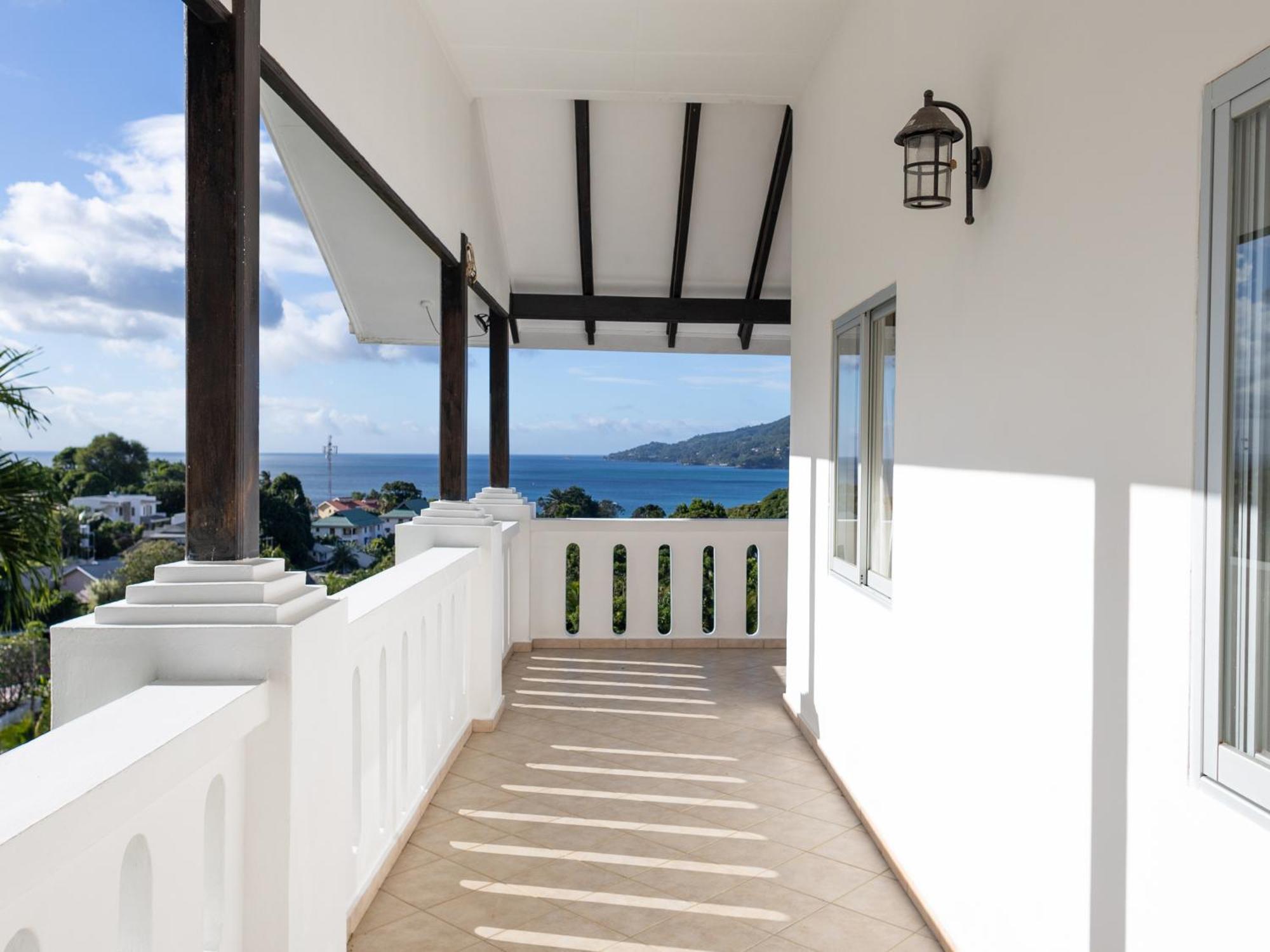 Bottle Palm Villa วิกตอเรีย ภายนอก รูปภาพ