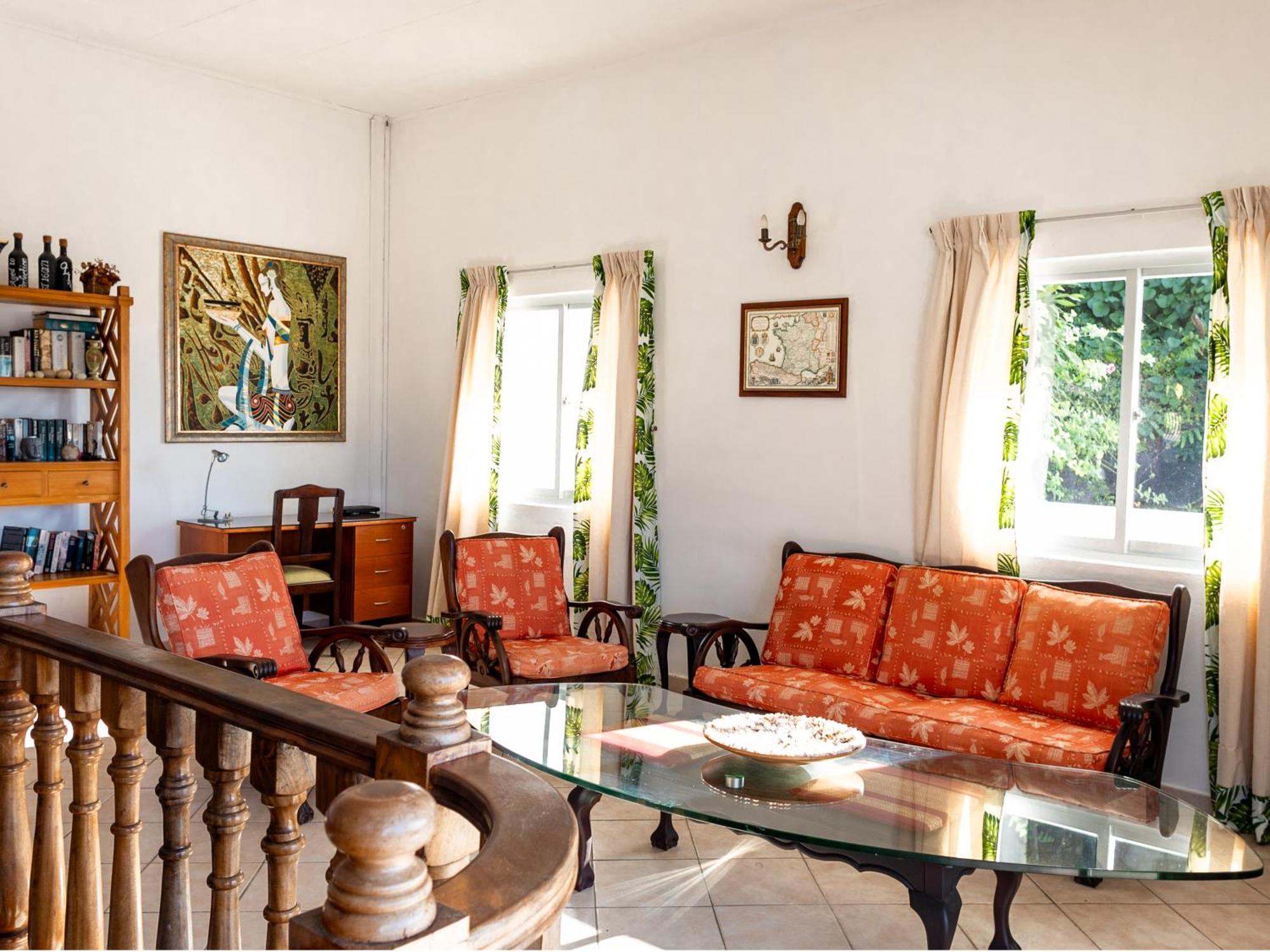 Bottle Palm Villa วิกตอเรีย ภายนอก รูปภาพ